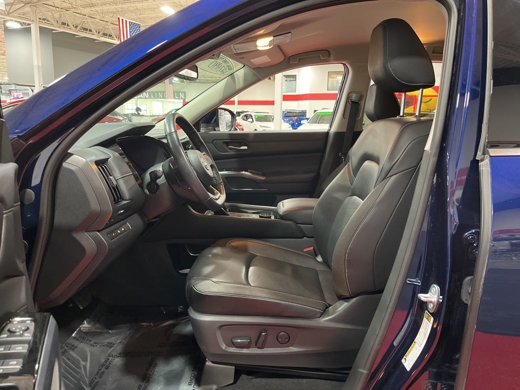 2022 Nissan Pathfinder SL