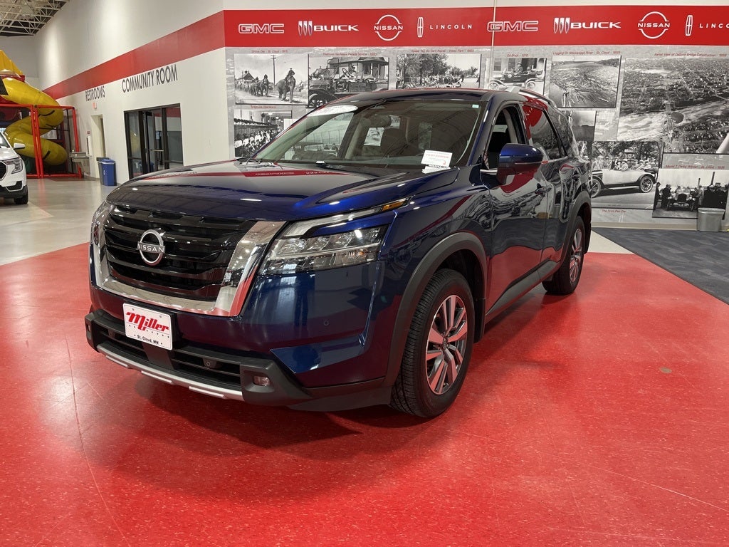 2022 Nissan Pathfinder SL