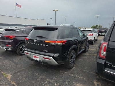 2022 Nissan Pathfinder Platinum