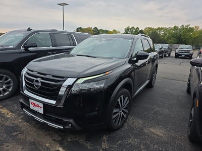2022 Nissan Pathfinder Platinum