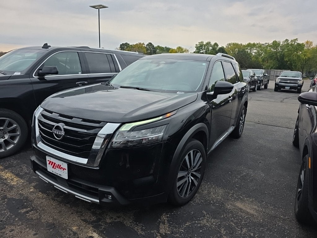 2022 Nissan Pathfinder Platinum