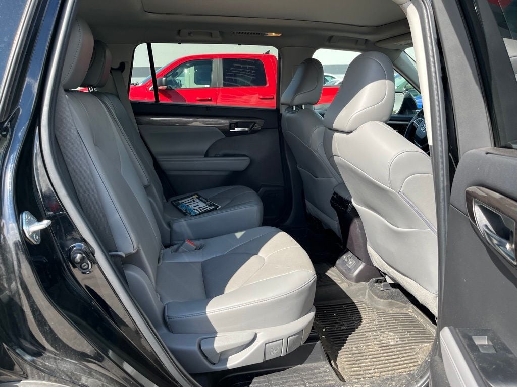 2022 Toyota Highlander Platinum