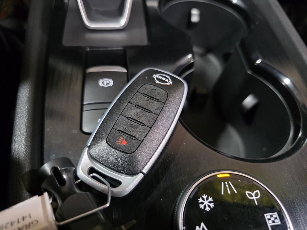 2025 Nissan Rogue SL